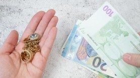 O moldoveancă, acuzată că ar fi furat mii de euro și bijuterii de la o bătrânică din Italia